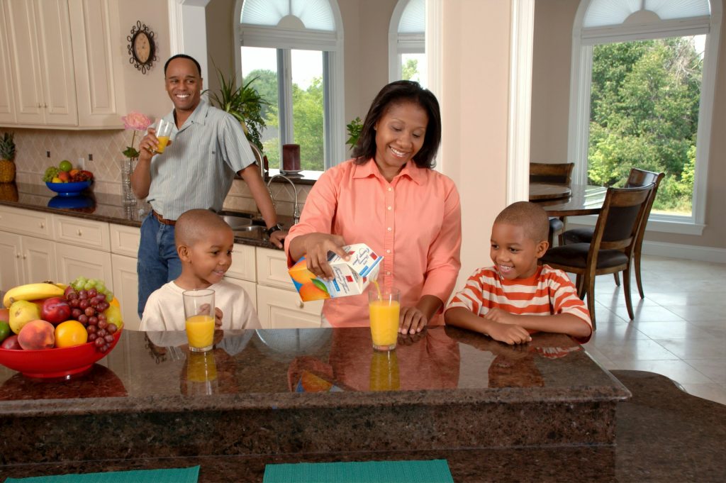 Brand storytelling - A tv ad with a family of 4 drinking fruit juice