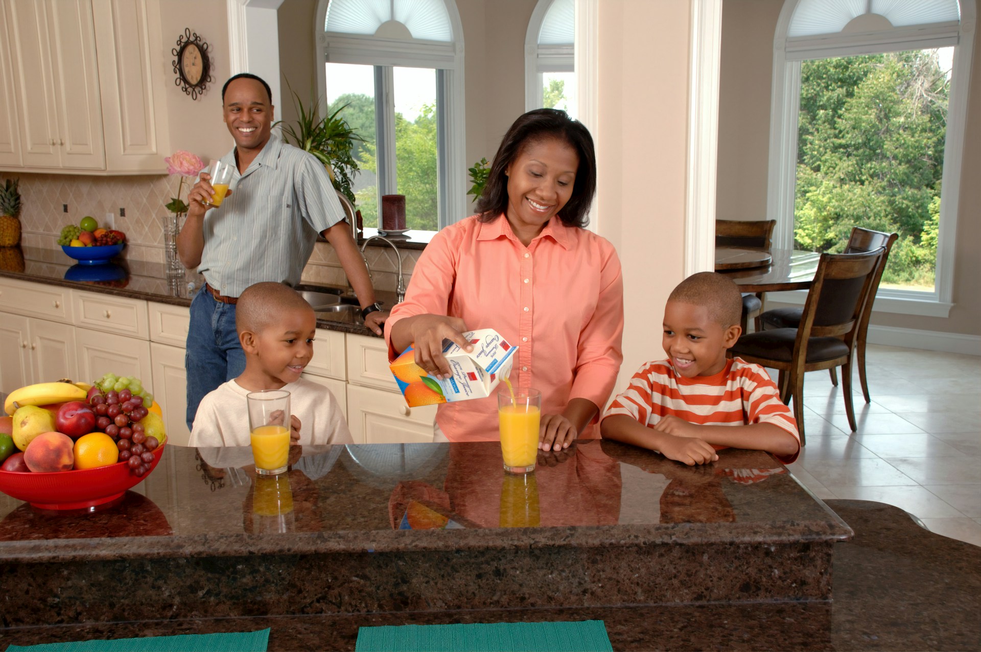 Brand storytelling - A tv ad with a family of 4 drinking fruit juice